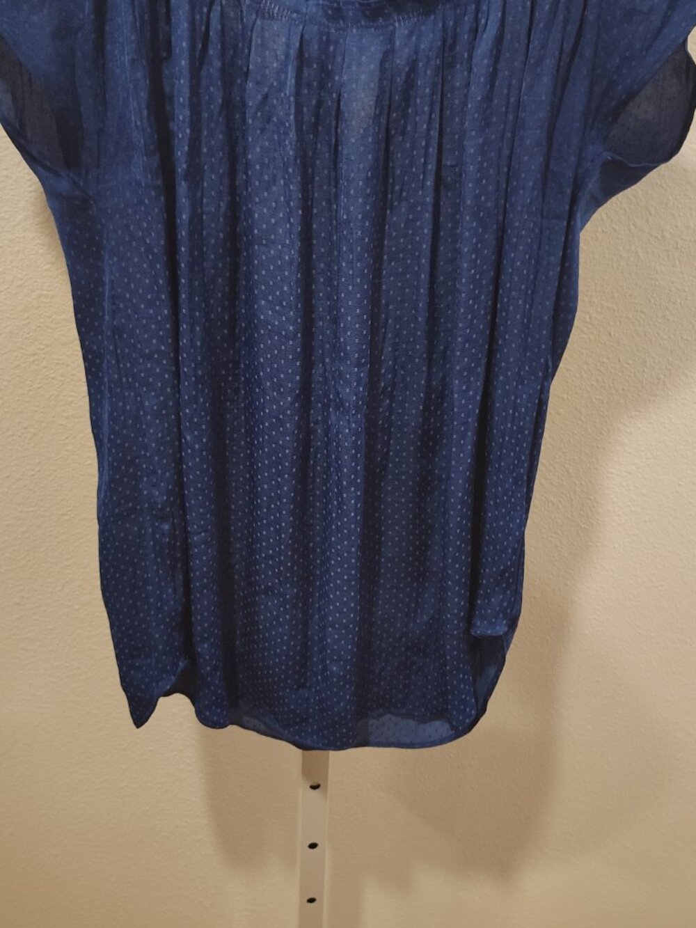 LC Lauren Conrad Women's Top Size Medium Navy Blue Pleated Polka Dots - Picture 4 of 10